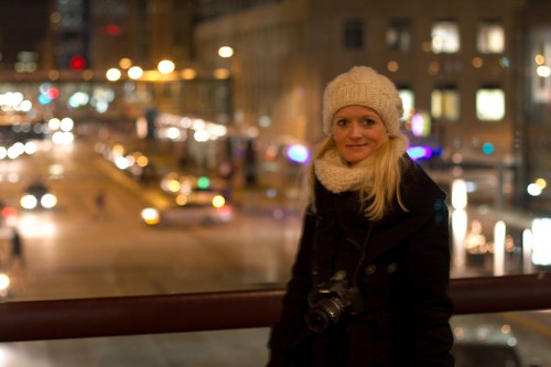Minneapolis Skyway-0002 Camilla i Minneapolis Skyway med god Bokeh i baggrunden.